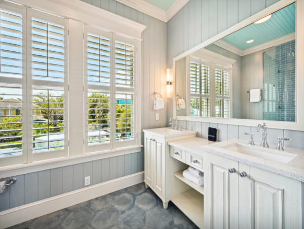 Duplex off Gulf Drive and 76th within walking distance to the beach